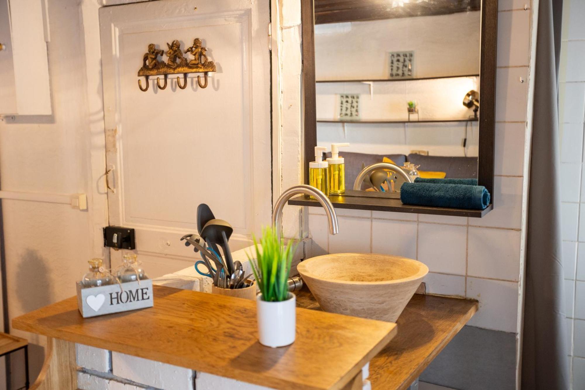 Studio Cosy Romantique En Plein Coeur De Paris Apartment Luaran gambar